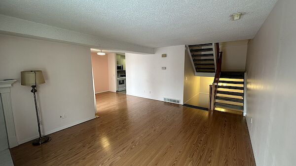 Calgary 2 bedrooms Townhouse for rent. Property photo: 550767-2