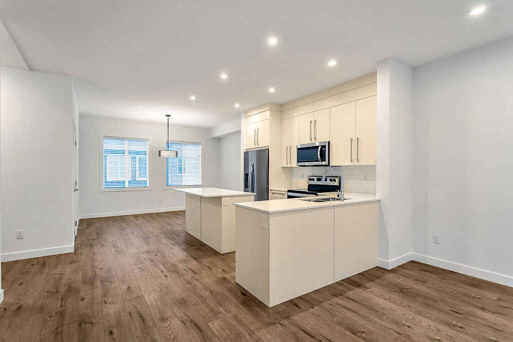 Calgary 4 bedrooms Townhouse for rent. Property photo: 550985-1