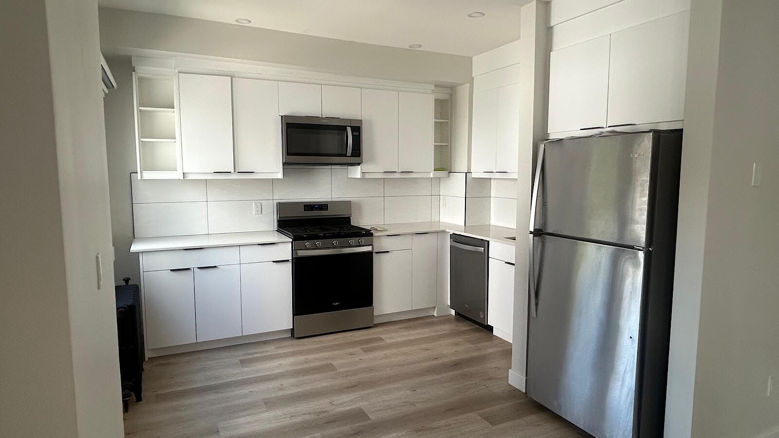 Calgary studio Apartment for rent. Property photo: 551014-1