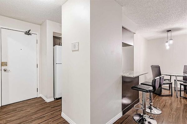 Calgary 2 bedrooms Condo Unit for rent. Property photo: 551155-2