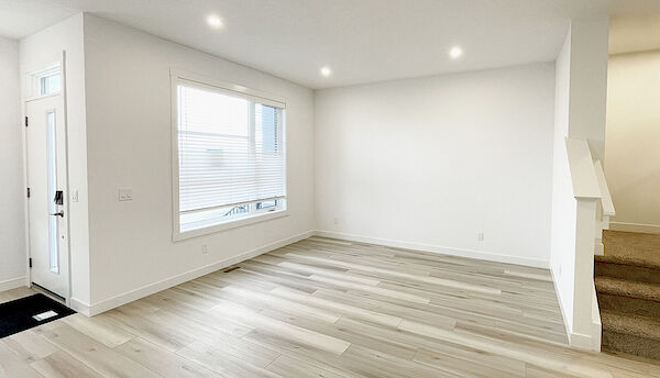 Calgary 3 bedrooms Duplex for rent. Property photo: 551313-2