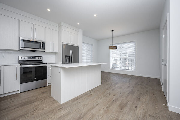 Calgary 3 + Den bedrooms Townhouse for rent. Property photo: 552021-3
