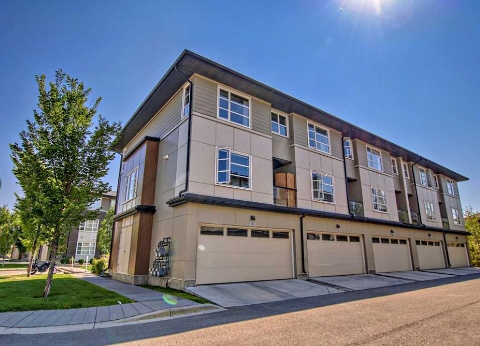 Calgary 4 bedrooms Townhouse for rent. Property photo: 552026-1