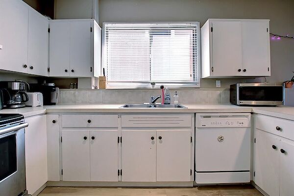 Calgary 3 bedrooms Basement for rent. Property photo: 552129-2