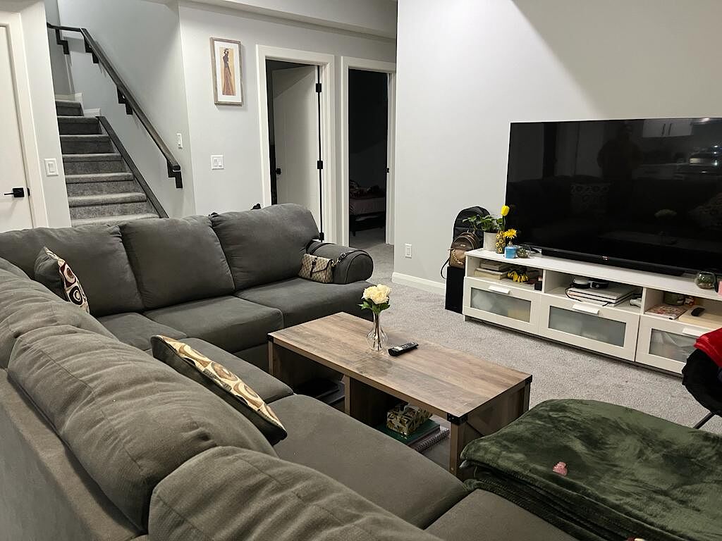Calgary 3 bedrooms Basement for rent. Property photo: 552516-1