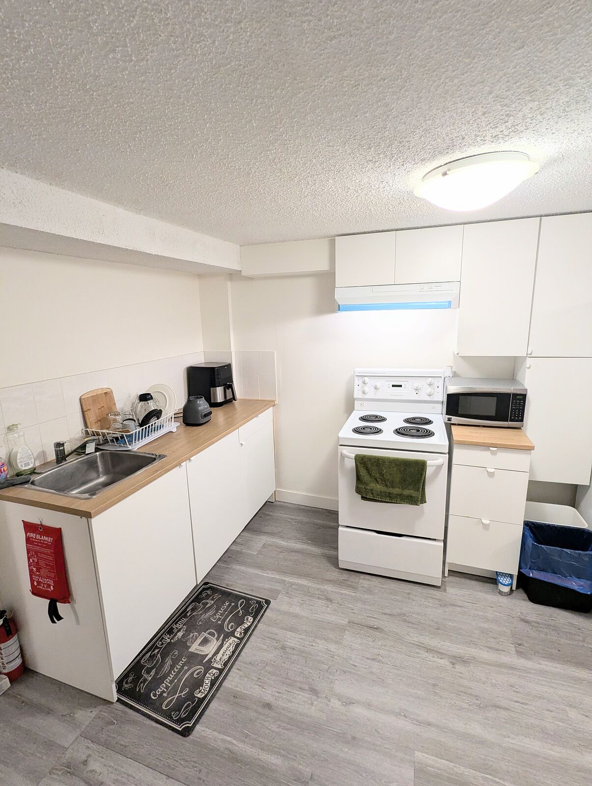 Calgary 2 bedrooms Room For Rent for rent. Property photo: 552525-1