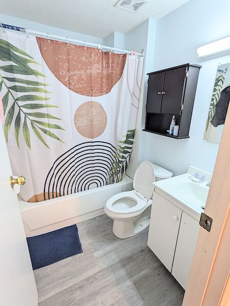Calgary 2 bedrooms Room For Rent for rent. Property photo: 552525-2