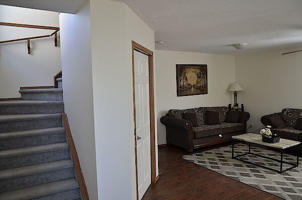 Calgary 4 bedrooms Main Floor for rent. Property photo: 553379-2