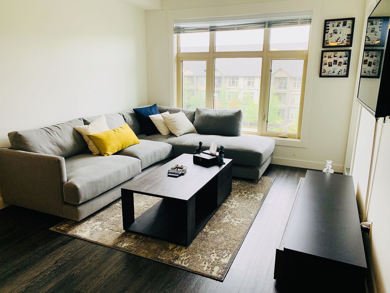 Calgary 2 bedrooms Condo Unit for rent. Property photo: 553580-1