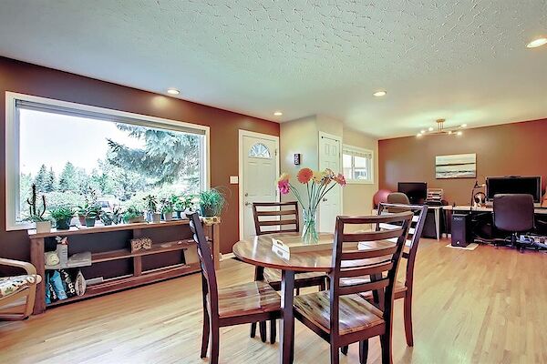 Calgary 2 + Den bedrooms House for rent. Property photo: 553584-3