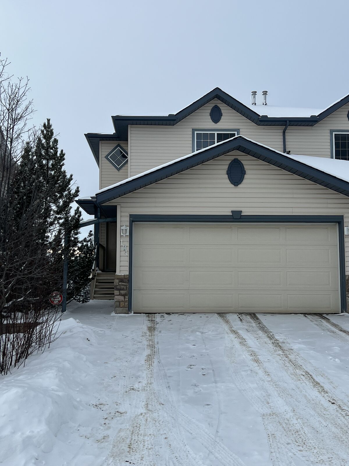 Cochrane 3 bedrooms Duplex for rent. Property photo: 554408-1
