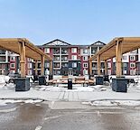 Bright 2 Bedroom Condo In Legacy