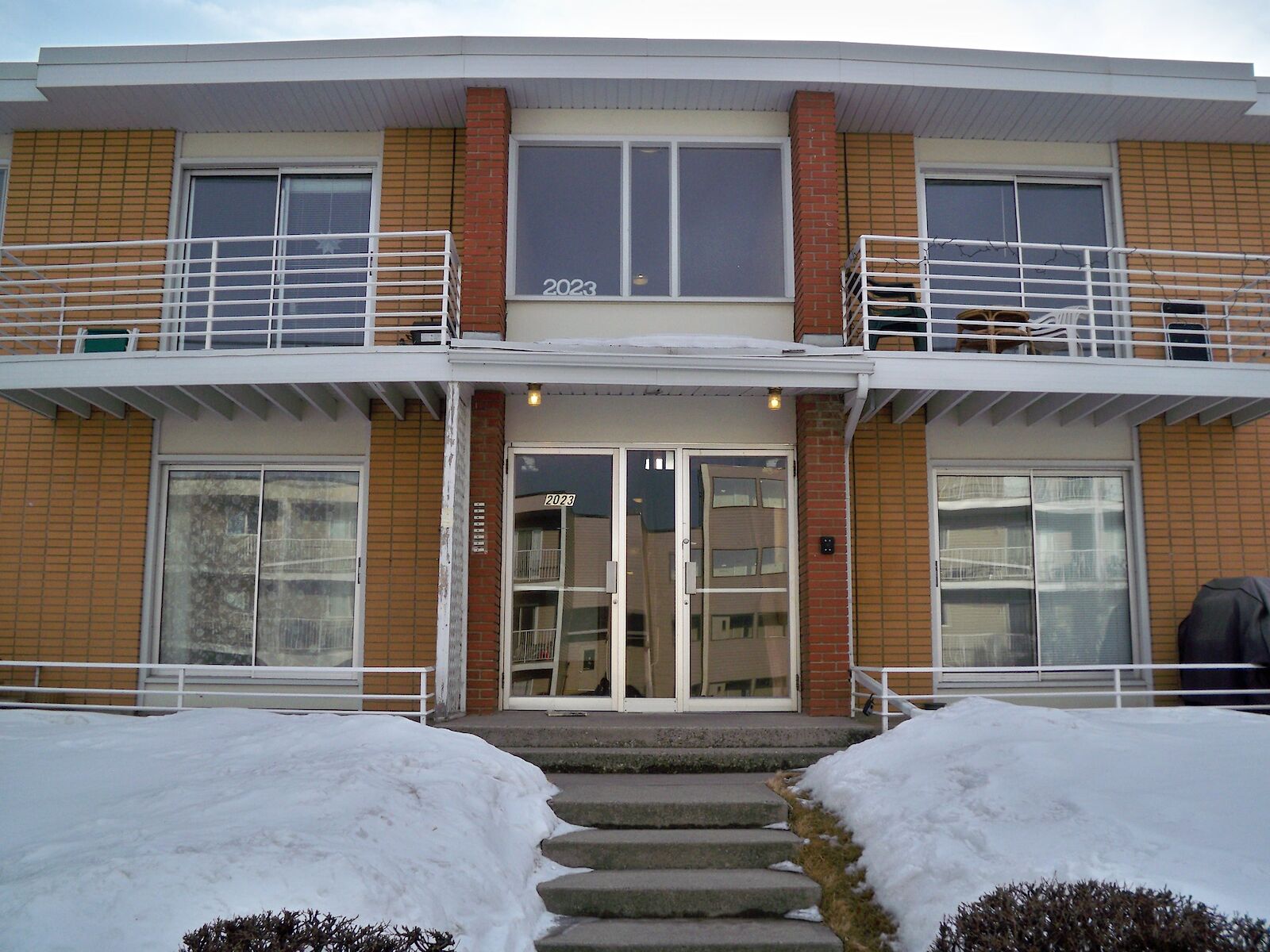 Calgary 2 bedrooms Room For Rent for rent. Property photo: 555432-1
