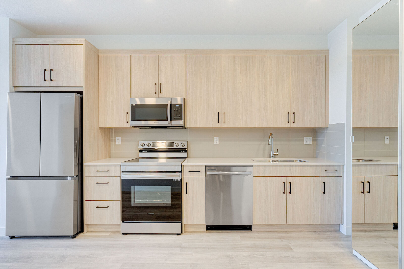 Calgary 1 bedroom Condo Unit for rent. Property photo: 556000-1