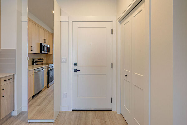 Calgary 1 bedroom Condo Unit for rent. Property photo: 556000-2