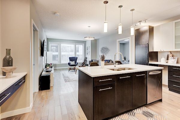 Calgary 2 bedrooms Condo Unit for rent. Property photo: 556345-2