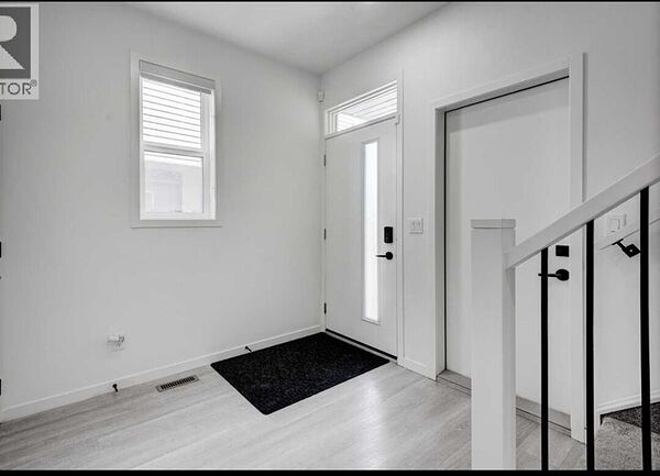 Calgary 3 + Den bedrooms House for rent. Property photo: 556701-2