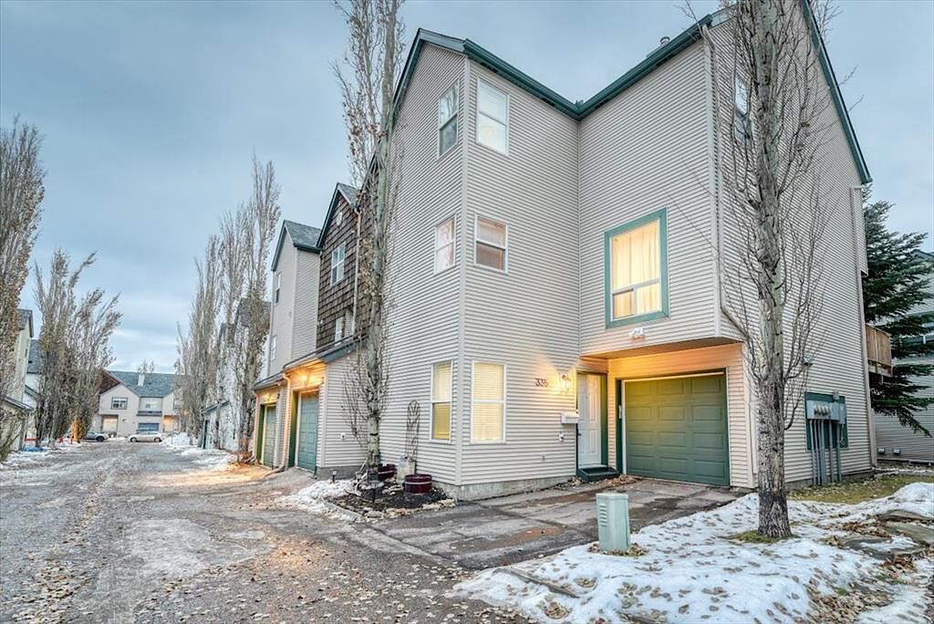 Calgary 5 bedrooms Townhouse for rent. Property photo: 557431-1