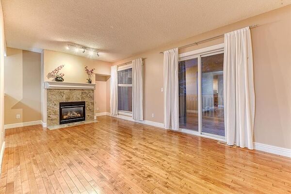 Calgary 5 bedrooms Townhouse for rent. Property photo: 557431-3