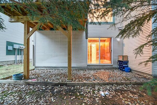Calgary 5 bedrooms Townhouse for rent. Property photo: 557431-2