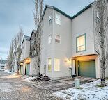 Bright and Spacious 5 Bedroom Townhouse in Bridlewood!