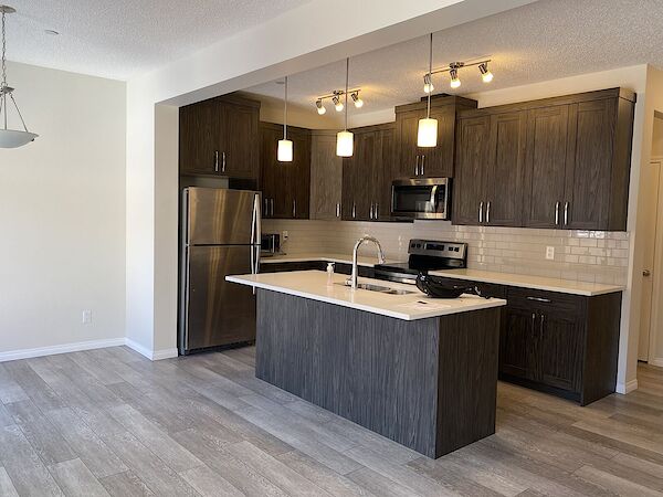 Calgary 3 bedrooms House for rent. Property photo: 557488-2