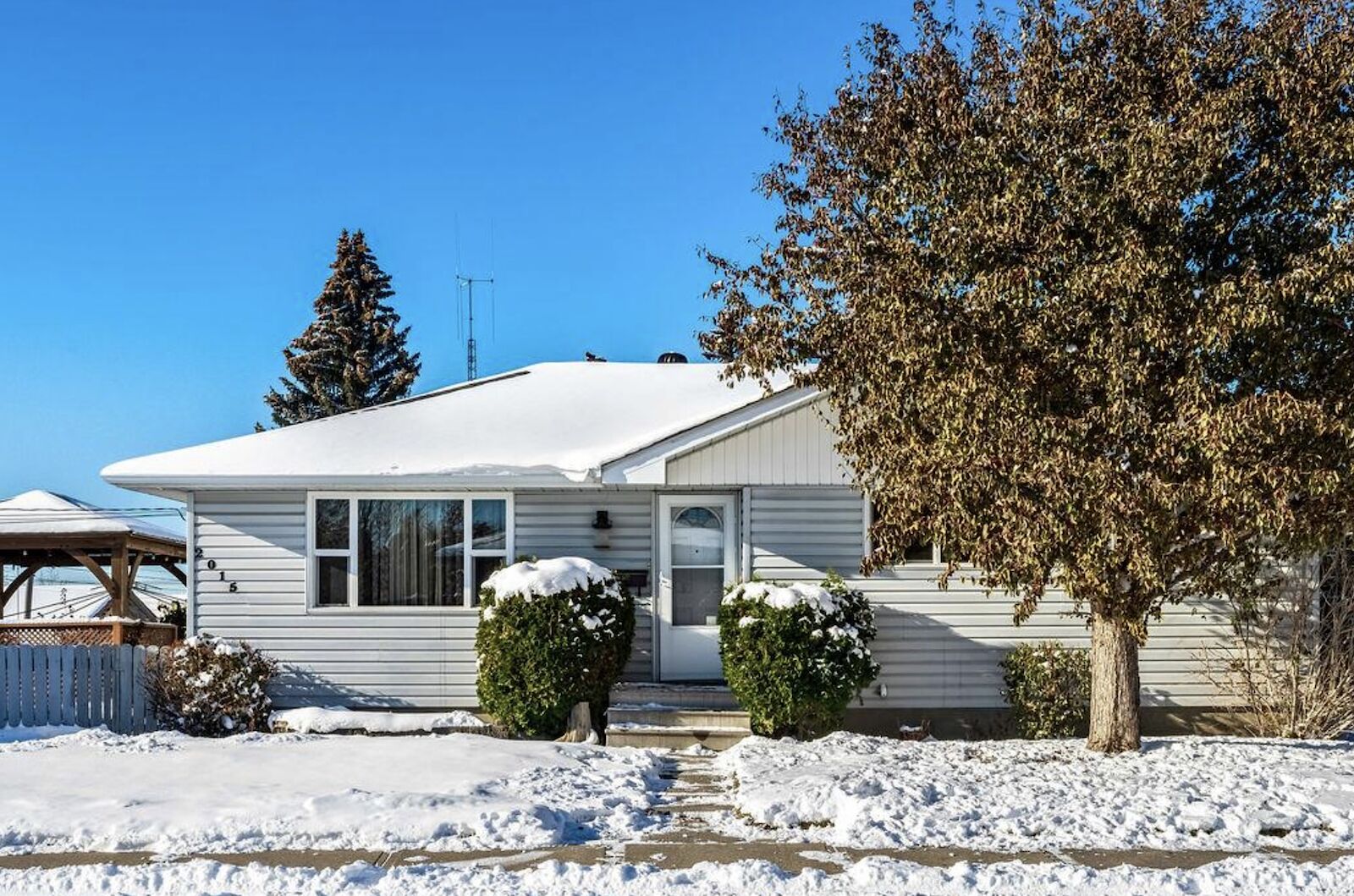 Calgary 2 bedrooms Basement for rent. Property photo: 557553-1