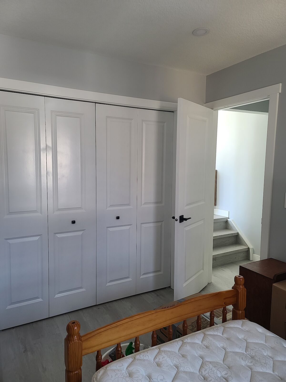 Calgary 5 bedrooms Room For Rent for rent. Property photo: 557903-1