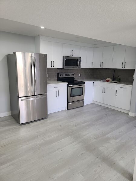 Calgary 5 bedrooms Room For Rent for rent. Property photo: 557903-2