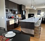 Modern & Elegant Executive /Carriage House Suite