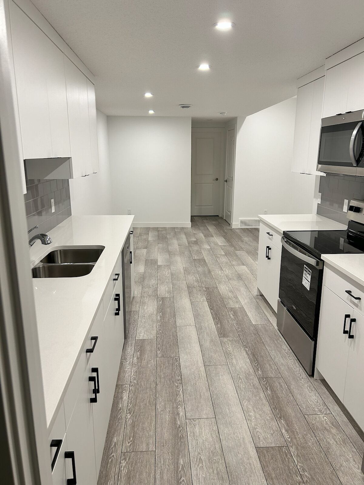 Calgary 1 bedroom Basement for rent. Property photo: 558357-1