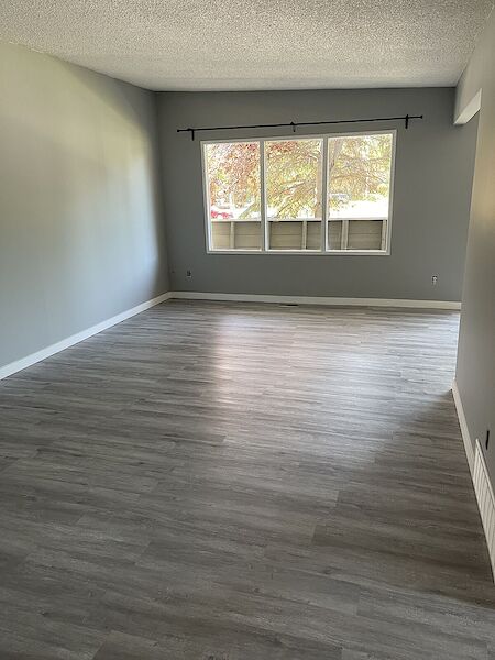 Calgary 4 bedrooms Duplex for rent. Property photo: 558489-2