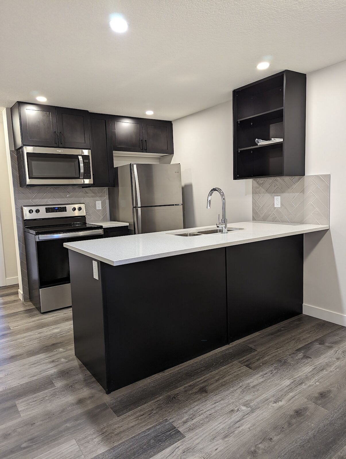 Calgary 2 bedrooms Condo Unit for rent. Property photo: 558870-1