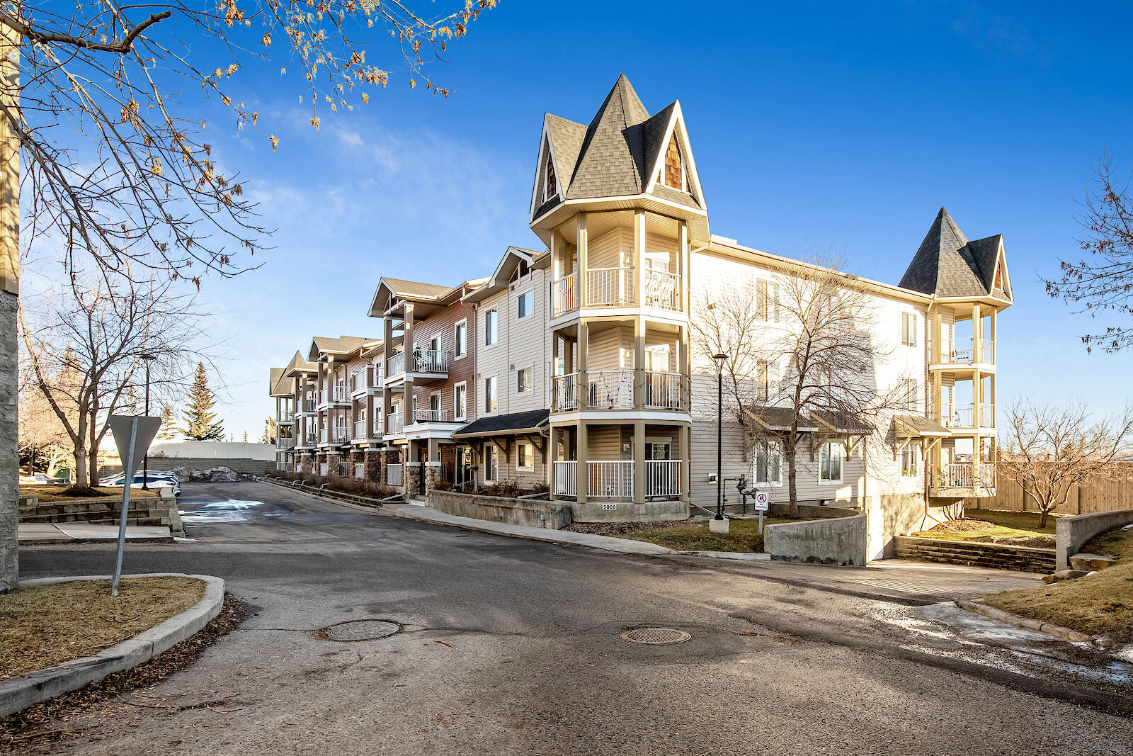 Calgary 2 bedrooms Condo Unit for rent. Property photo: 559122-1