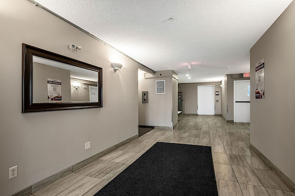 Calgary 2 bedrooms Condo Unit for rent. Property photo: 559122-2