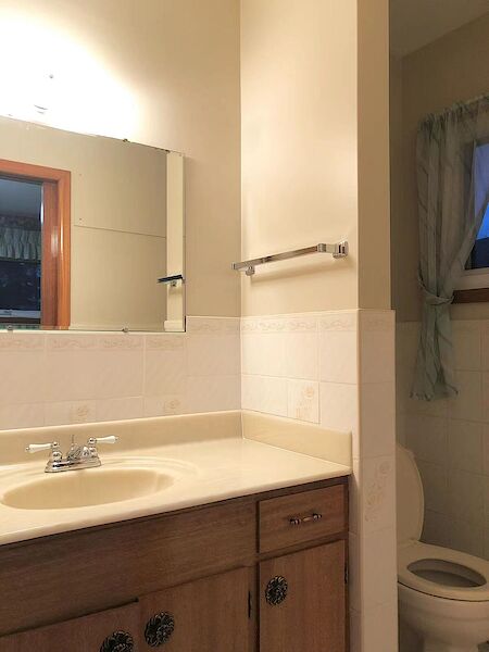 Calgary 5 bedrooms Room For Rent for rent. Property photo: 559229-2