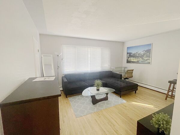 Calgary 1 bedroom Condo Unit for rent. Property photo: 559777-3
