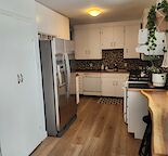 2 bedroom updated main floor in Lynnwood
