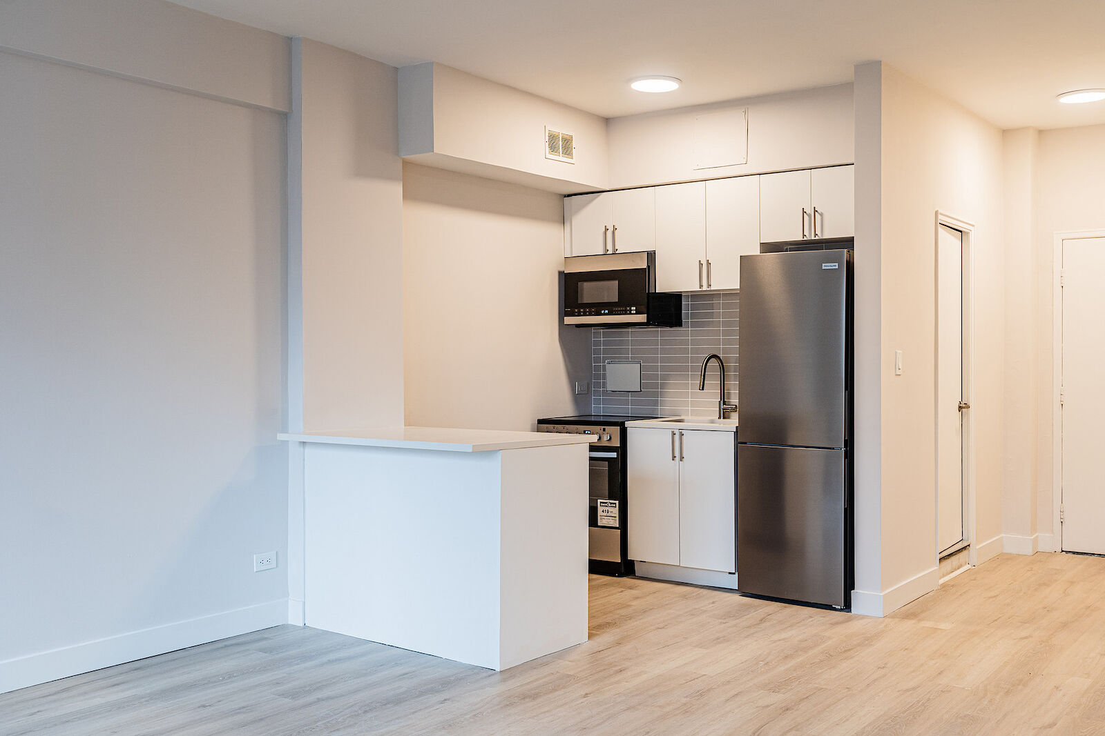 Montr&eacute;al bachelor bedrooms Apartment for rent. Property photo: 560227-1