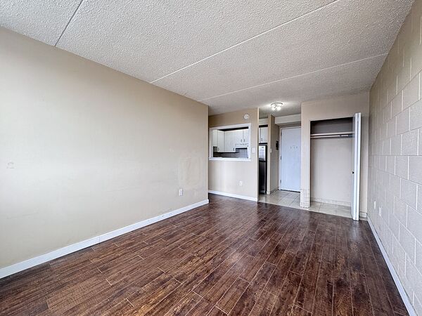Calgary 1 bedroom Condo Unit for rent. Property photo: 560463-3