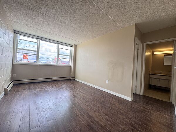 Calgary 1 bedroom Condo Unit for rent. Property photo: 560463-2