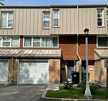 Executive Townhome in the Heart of Braeside