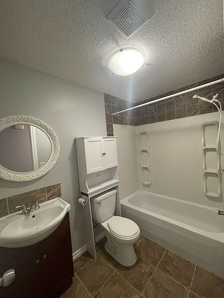Calgary 2 + Den bedrooms Basement for rent. Property photo: 560730-2