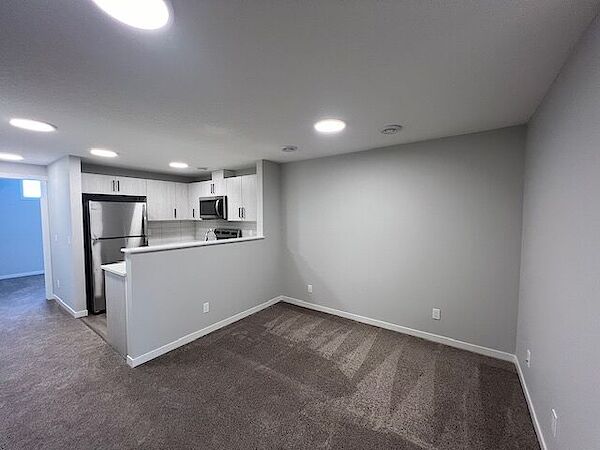 Calgary 2 bedrooms Basement for rent. Property photo: 560770-2