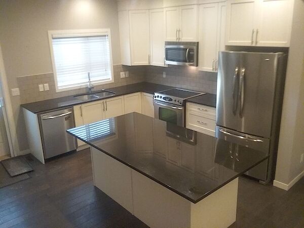 Calgary 4 bedrooms House for rent. Property photo: 560812-2