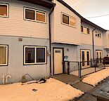 Spacious 3 bedrooms Townhouse Condo in Forest Lawn