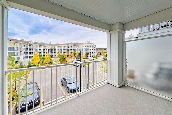 Calgary 2 bedrooms Condo Unit for rent. Property photo: 560836-2