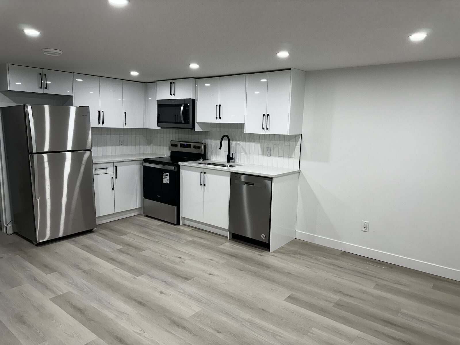 Calgary 1 + Den bedrooms Basement for rent. Property photo: 560976-1