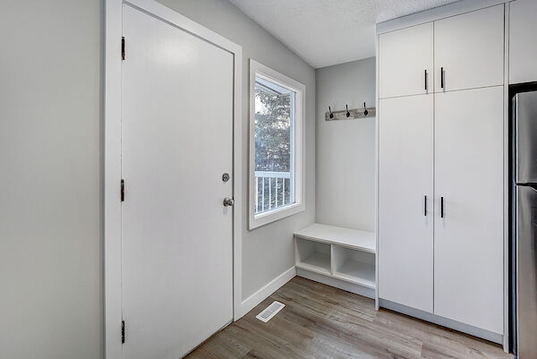 Calgary 2 + Den bedrooms Main Floor for rent. Property photo: 561132-2