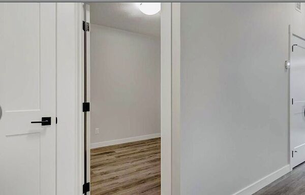 Calgary 1 + Den bedrooms Condo Unit for rent. Property photo: 561642-3